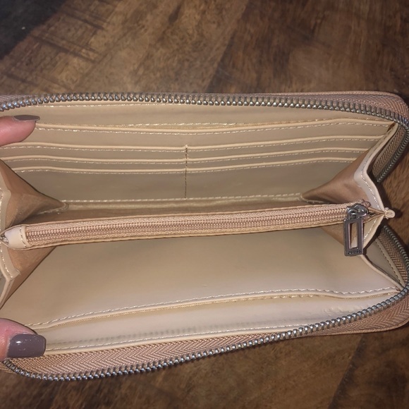 Guess Wallet - Picture 2 of 2